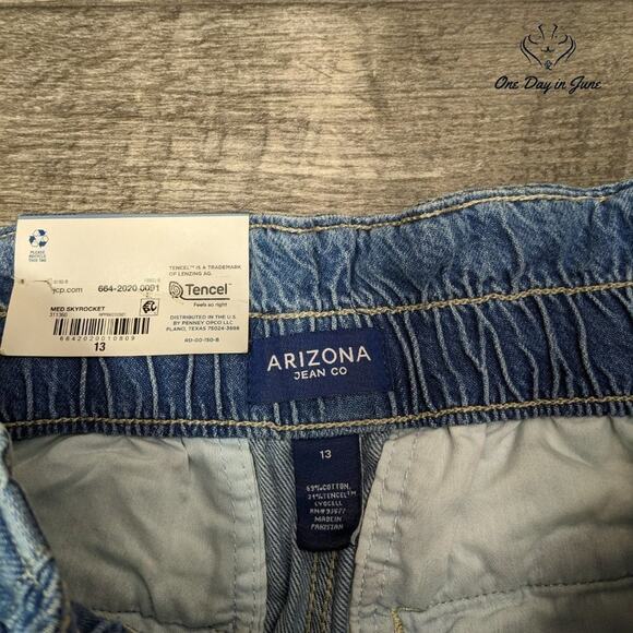 Arizona Jean Co. Juniors Highest Rise Mom Jeans Size 13 - Picture 2 of 6